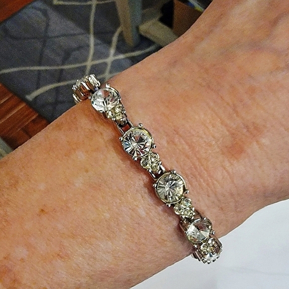 Vintage Signed Trifari Shield Link Bracelet Silver-Tone Rhodium 1950's-1960's? - Picture 2 of 8